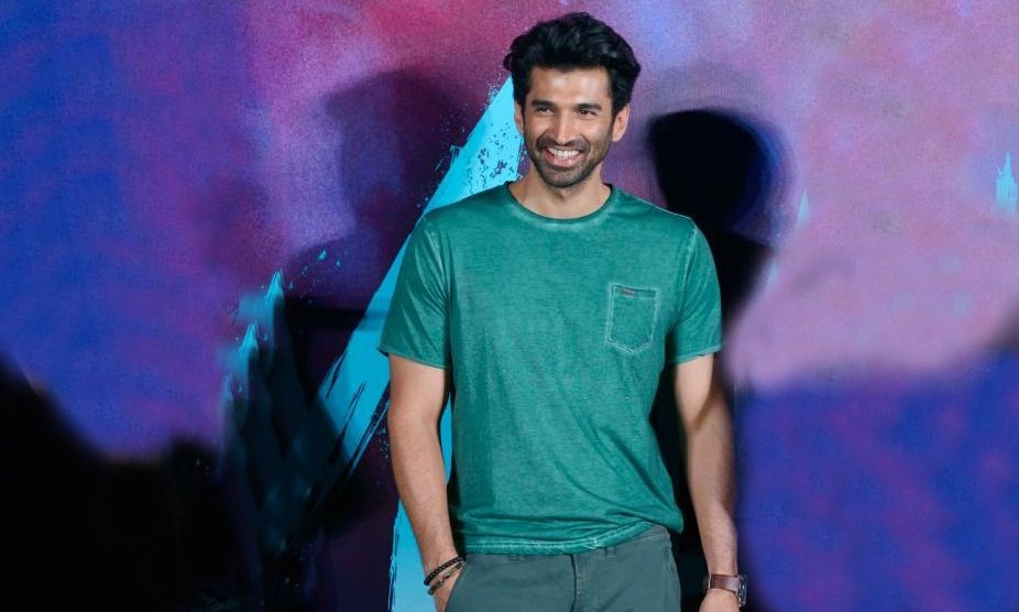 aditya-roy-kapoor-biography-net-worth-family-brother-address-mobile-number